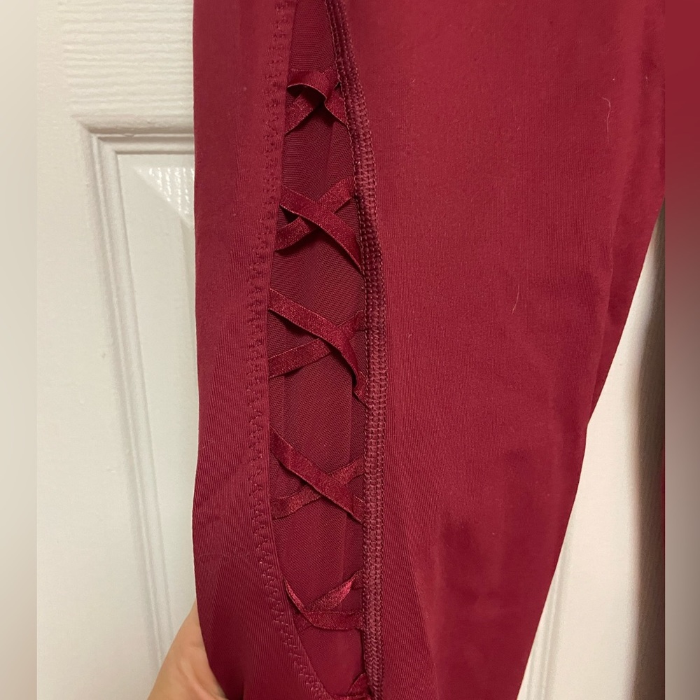 Victoria’s Secret Sport Knockout tight, burgundy